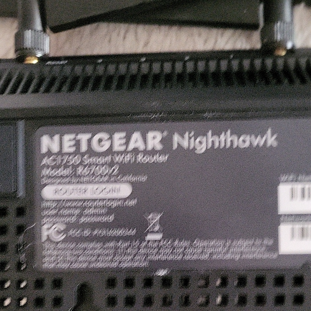 NETGEAR Black Tri-Antenna Router - Picture 5 of 7